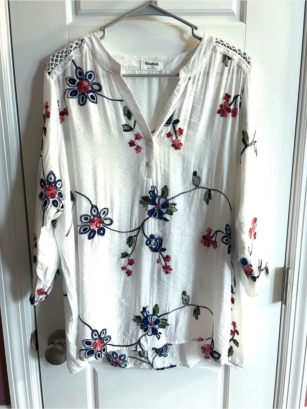 Kindred 1X White Boho Floral Embroidered Tunic Blouse V-Neck